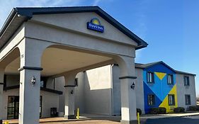 Days Inn By Wyndham Lincoln, Il Route 66
